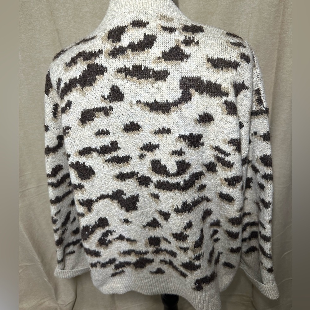 Hem & Thread Sweater - Picture 2 of 3